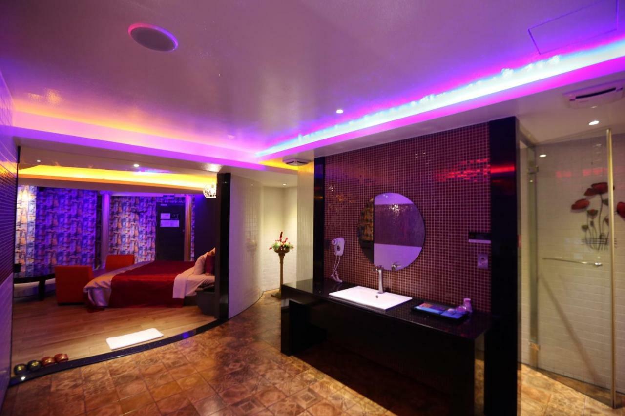 Yosemite Motel - Taiyuan Branch Taichung Exterior photo