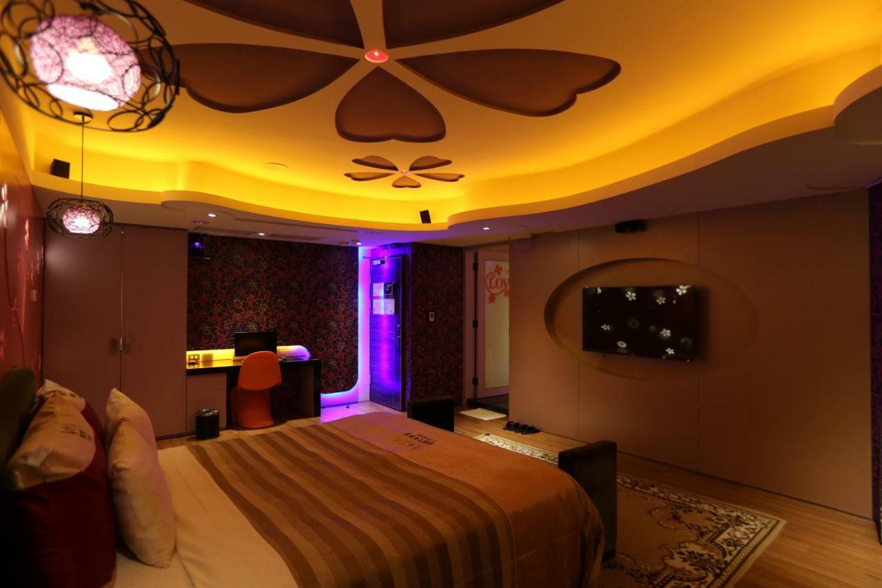 Yosemite Motel - Taiyuan Branch Taichung Exterior photo
