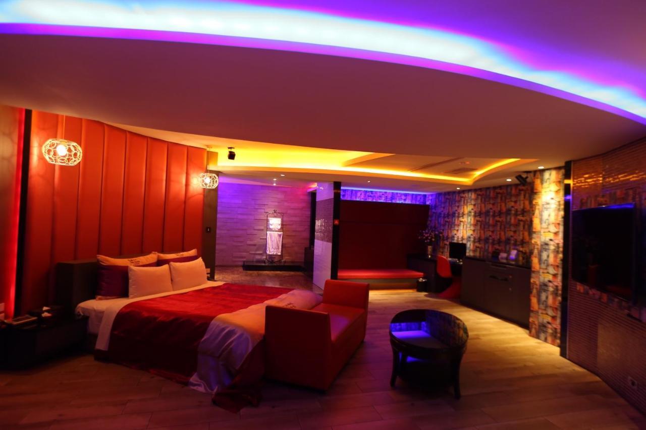 Yosemite Motel - Taiyuan Branch Taichung Exterior photo